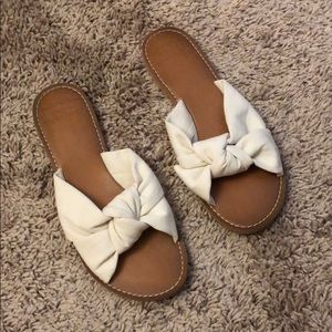 Abercrombie and Fitch knot creme sandals sz 7/8